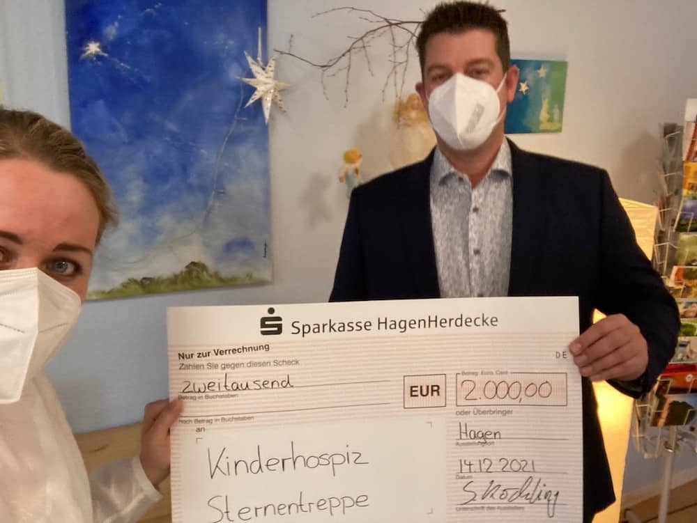 Avion fait un don à l'hospice pour enfants Sternentreppe